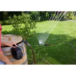 Akkusadevesipainepumppu Gardena 2600 Comfort 18V, P4A akulla