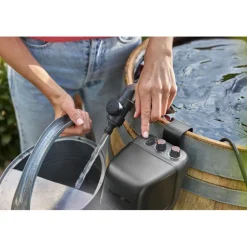 Akkusadevesipainepumppu Gardena 2600 Comfort 18V, P4A akulla