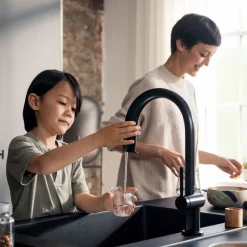 Keittiöhana Hansgrohe Aqittura M91 SodaSystem 210, ulosvedettävä juoksuputki 1jet, sBox, setti, mattamusta