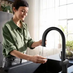 Keittiöhana Hansgrohe Aqittura M91 SodaSystem 210, ulosvedettävä juoksuputki 1jet, sBox, setti, mattamusta
