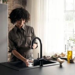 Keittiöhana Hansgrohe Aqittura M91 SodaSystem 210, ulosvedettävä juoksuputki 1jet, sBox, setti, mattamusta