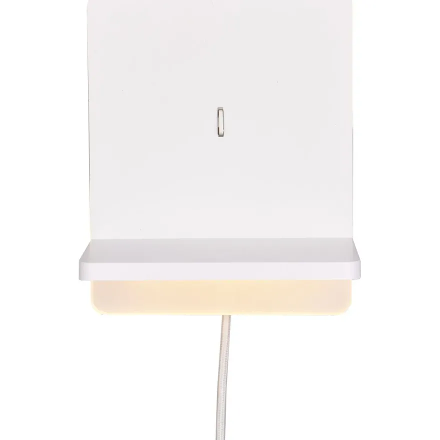 LED-seinävalaisin latausasemalla Trio Fairfield
