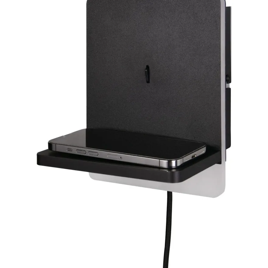 LED-seinävalaisin latausasemalla Trio Fairfield