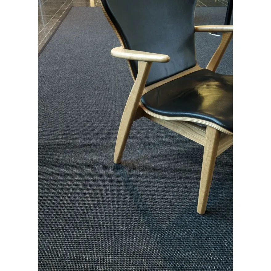 Matto VM Carpet Esmeralda, mittatilaus, musta