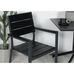 Parvekeryhmä Venture Home, 70x70cm Way-pöytä + 2 mustaa, pinottavaa Levels-tuolia