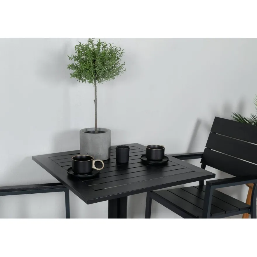 Parvekeryhmä Venture Home, 70x70cm Way-pöytä + 2 mustaa, pinottavaa Levels-tuolia