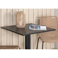 Parvekeryhmä Venture Home, 70x70cm Way-pöytä + 2 ruskeaa, pinottavaa Lindos-tuolia