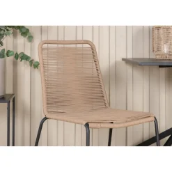 Parvekeryhmä Venture Home, 70x70cm Way-pöytä + 2 ruskeaa, pinottavaa Lindos-tuolia