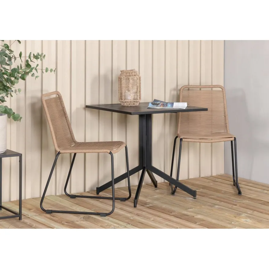 Parvekeryhmä Venture Home, 70x70cm Way-pöytä + 2 ruskeaa, pinottavaa Lindos-tuolia