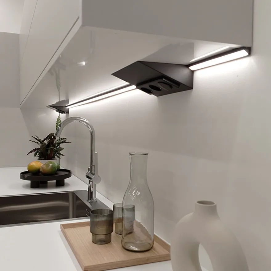 Pistorasia Limente Luxa-32, 30W, 24V LED-virtalähde, kaksoiskytkin, valkoinen