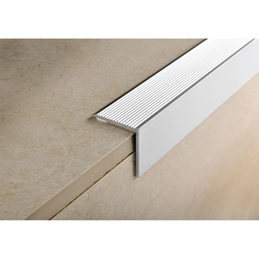 Porraskulmalista Progress Profiles Prowalk, tarrakiinnitys, 30x30mm, 0,9m, anodisoitu hopea