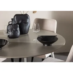 Pyöreä ruokailuryhmä Venture Home, Ø120cm beige Plaza-pöytä + 4 beigeä Leone-tuolia, vakosametti