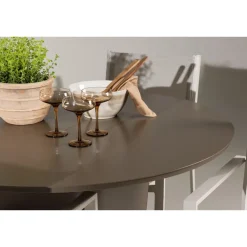 Ruokailuryhmä Venture Home, ø120cm harmaanruskea Santa Fe -pöytä + 4 beigeä, pinottavaa Copacabana-tuolia