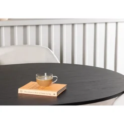 Ruokailuryhmä Venture Home, 230x115cm musta Bootcut Oval -pöytä + 6 valkoista Day-tuolia