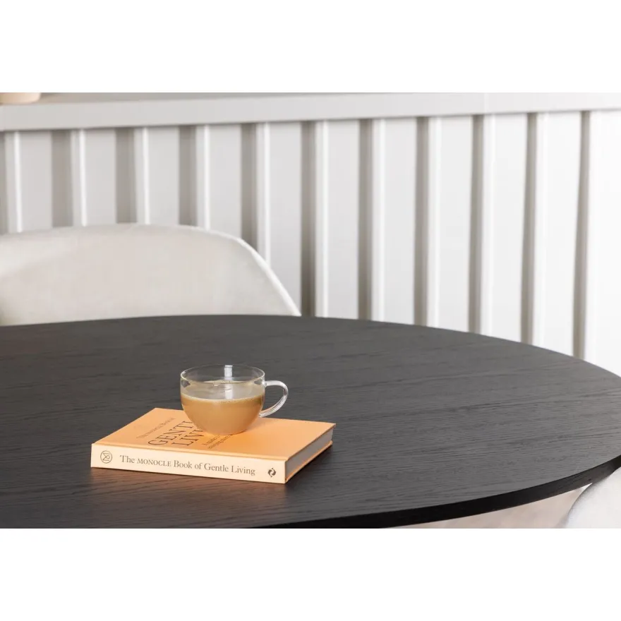 Ruokailuryhmä Venture Home, 230x115cm musta Bootcut Oval -pöytä + 6 valkoista Day-tuolia