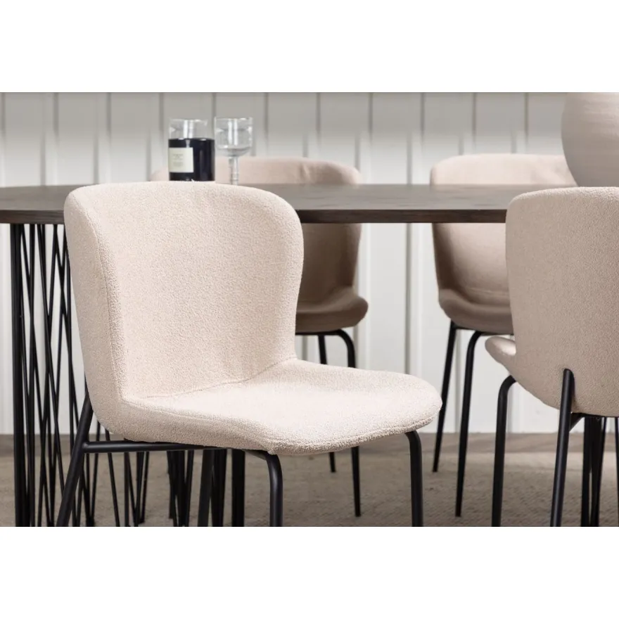 Ruokailuryhmä Venture Home, 220x100cm ruskea Stone Oval -pöytä + 4 beigeä Modesto-tuolia, bouclé