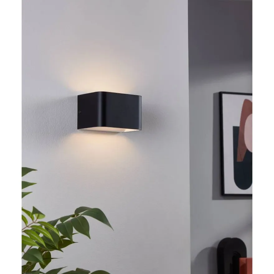 Seinävalaisin Eglo Sania 4 LED musta eri kokoja