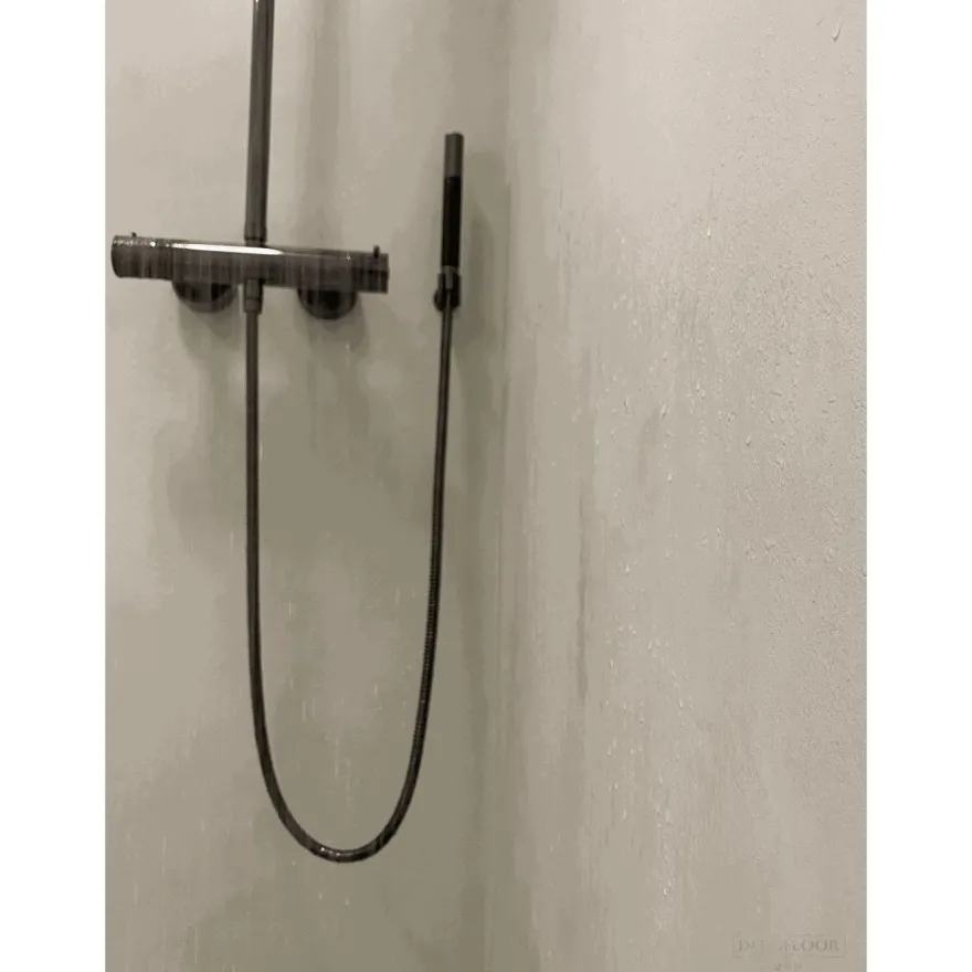 Sisustuslaasti Dekofloor Stucco märkätilaan eri värejä