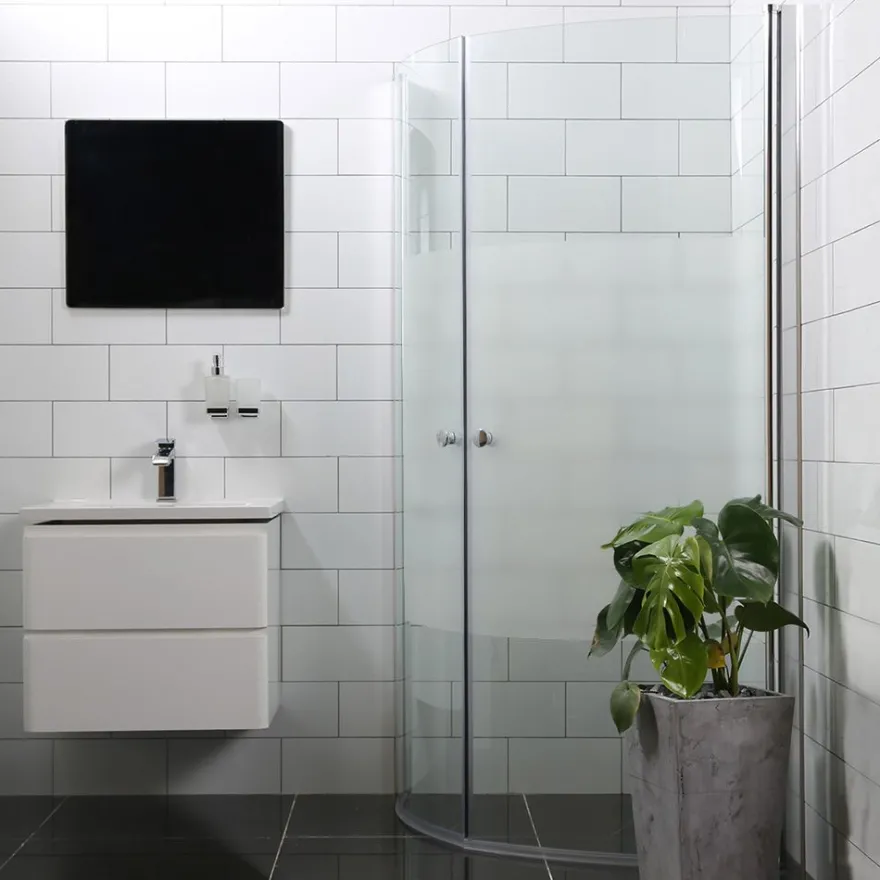 Suihkunurkka Bathlife Mångsidig Vital ovi 700 + ovi 700, kaareva, osittain himmeä, Verkkokaupan poistotuote