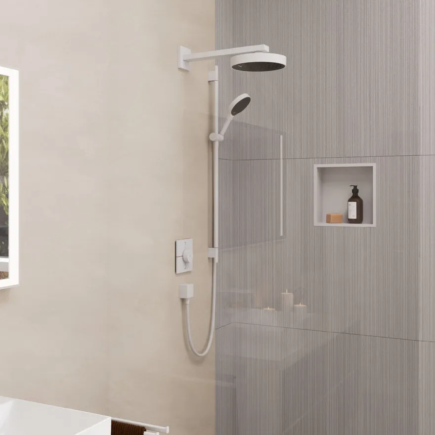 Suihkusetti Hansgrohe Rainfinity 130 3jet, suihkutanko S Puro 90 cm, liu'ulla ja Designflex-tekstiilisuihkuletkulla 160 cm, mattavalkoinen